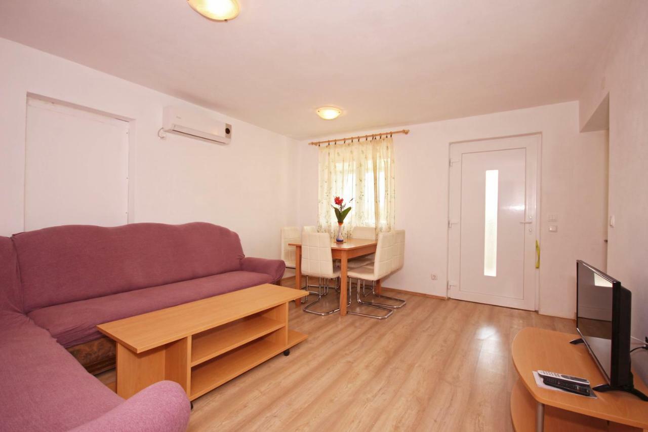 Apartmani Bradaric Pula Exterior photo